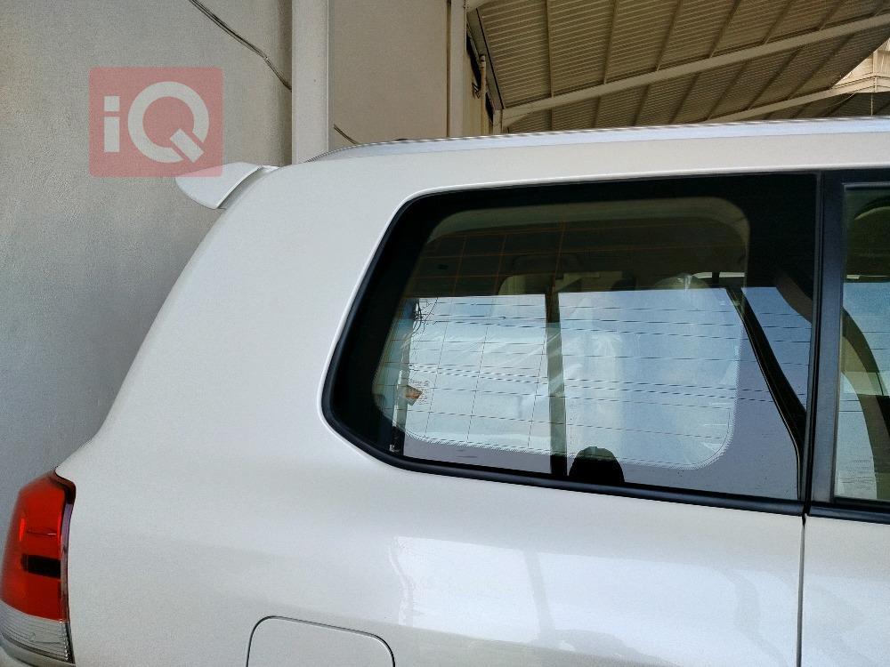 تۆیۆتا لاند کروزەر